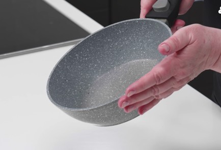 Фото шага рецепта Блинчик Dutch Baby с миндальной мукой 175819 шаг 7  