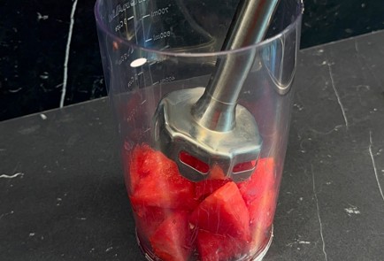 Фото шага рецепта Блинчики из арбуза 187019 шаг 1