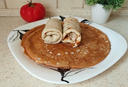 Фото шага рецепта Блинчики с адыгейским сыром и помидором 190890 шаг 10  