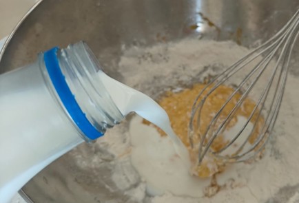 Фото шага рецепта Блинчики с адыгейским сыром и помидором 190890 шаг 4  