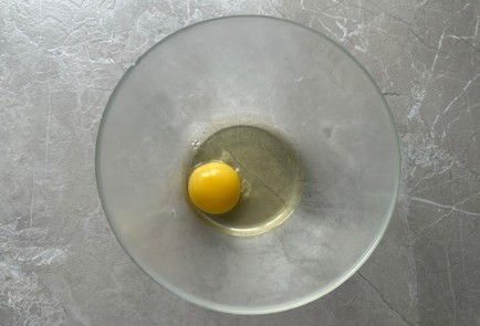 Фото шага рецепта Блинчики с бананом и вареной сгущенкой 189374 шаг 2  