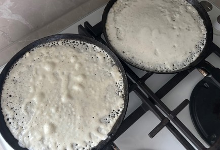 Фото шага рецепта Блинчики с бананом и вареной сгущенкой 189374 шаг 7  