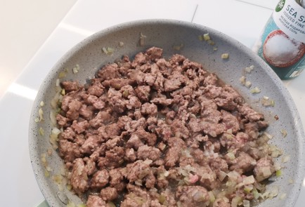 Фото шага рецепта Блинчики с фаршем 191414 шаг 3