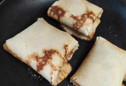 Фото шага рецепта Блинчики с капустой и яйцом 189100 шаг 10  