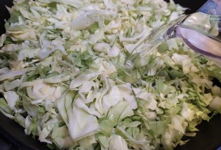 Фото шага рецепта Блинчики с капустой и яйцом 189100 шаг 6  