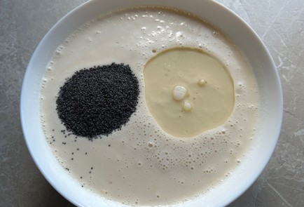 Фото шага рецепта Блинчики с маком на концентрированном молоке 174144 шаг 9  