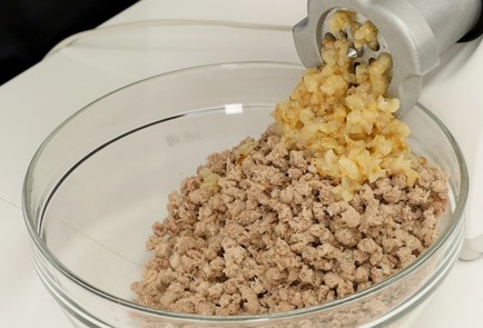 Фото шага рецепта Блинчики с мясом 126417 шаг 5  