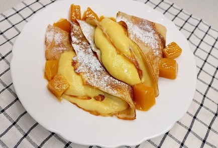 Фото шага рецепта Блинчики с рикоттой и манго 191298 шаг 10