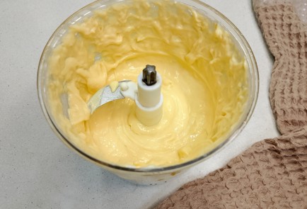 Фото шага рецепта Блинчики с рикоттой и манго 191298 шаг 7