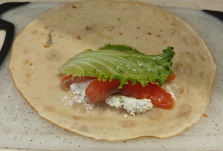 Фото шага рецепта Блинчики с красной рыбой 190656 шаг 11