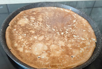 Фото шага рецепта Блинчики с сыром адыгейским 190353 шаг 9  