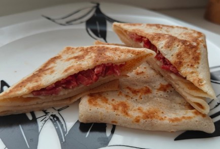 Фото шага рецепта Блинчики с сыром и колбасой 190892 шаг 12  