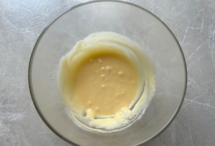 Фото шага рецепта Блинчики с творогом 189809 шаг 2  