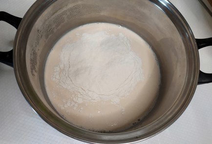 Фото шага рецепта Блинчики с творожным сыром и малиной 188950 шаг 2  