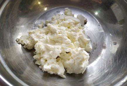 Фото шага рецепта Блинчики с творожным сыром и малиной 188950 шаг 5  