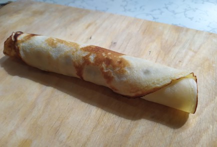 Фото шага рецепта Блинчики с творожным сыром и малиной 188950 шаг 9  