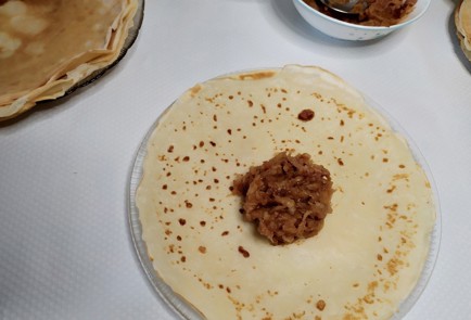 Фото шага рецепта Блинчики с яблоком и корицей 188022 шаг 11  