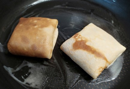 Фото шага рецепта Блинчики с яблоком и корицей 188022 шаг 12  