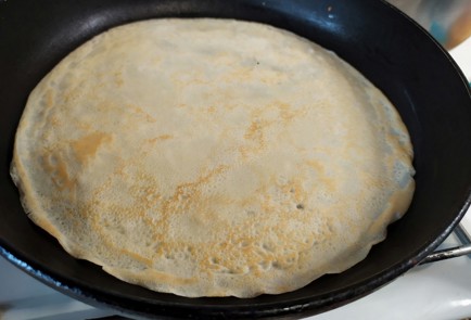 Фото шага рецепта Блинчики с яблоком и корицей 188022 шаг 2  