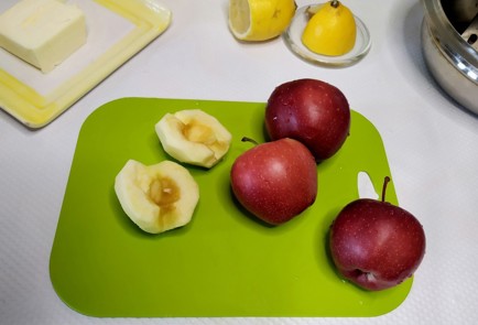 Фото шага рецепта Блинчики с яблоком и корицей 188022 шаг 3  