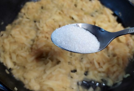 Фото шага рецепта Блинчики с яблоком и корицей 188022 шаг 7  