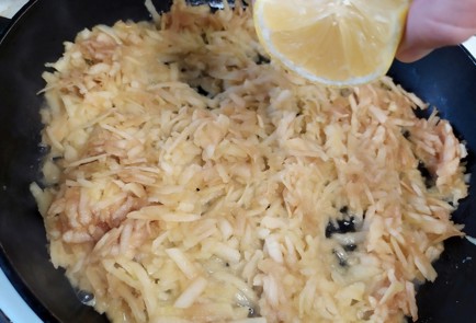 Фото шага рецепта Блинчики с яблоком и корицей 188022 шаг 8  