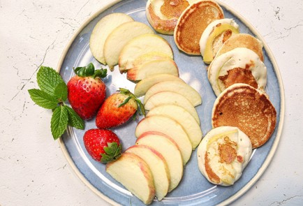 Фото шага рецепта Оладьи с яблоком 191311 шаг 10  