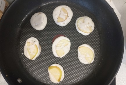 Фото шага рецепта Оладьи с яблоком 191311 шаг 9  