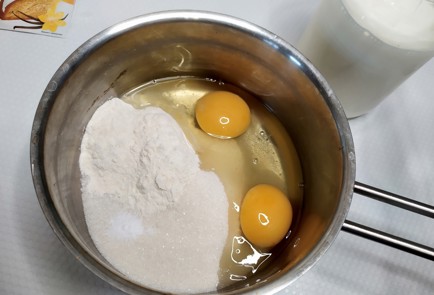 Фото шага рецепта Блинчики с заварным кремом 188041 шаг 6  