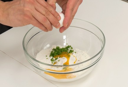 Фото шага рецепта Блинчики с зеленым луком и кинзой 46019 шаг 2  