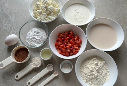 Фото шага рецепта Блинный рулет с клубникой 174129 шаг 1  