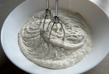 Фото шага рецепта Блинный рулет с клубникой 174129 шаг 10  