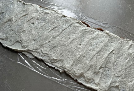 Фото шага рецепта Блинный рулет с клубникой 174129 шаг 12  