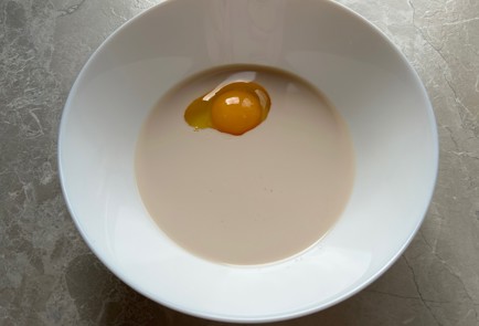 Фото шага рецепта Блинный рулет с клубникой 174129 шаг 2  