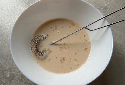 Фото шага рецепта Блинный рулет с клубникой 174129 шаг 3  