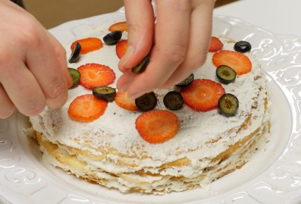 Фото шага рецепта Блинный торт 140435 шаг 9  