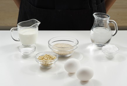 Фото шага рецепта Блины без муки с кедровыми орешками 153225 шаг 1  