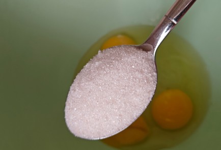 Фото шага рецепта Блины домашние на молоке и кипятке 191384 шаг 3