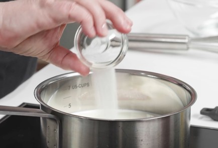 Фото шага рецепта Блины на кефире от кулинара 191349 шаг 2  