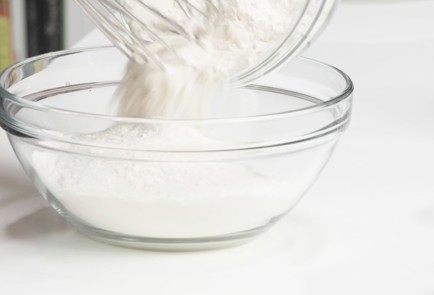 Фото шага рецепта Блины на кефире от кулинара 191349 шаг 3  