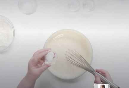 Фото шага рецепта Блины на кефире от кулинара 191349 шаг 7  