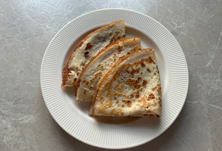 Фото шага рецепта Блины на кислом молоке 189774 шаг 10  