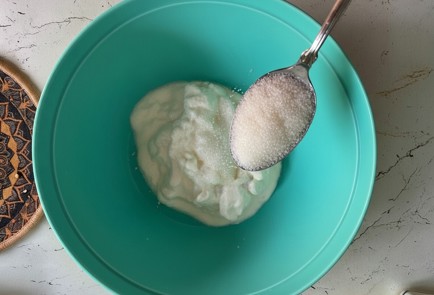 Фото шага рецепта Минипанкейки на шпажках с нутеллой и клубникой 191291 шаг 1