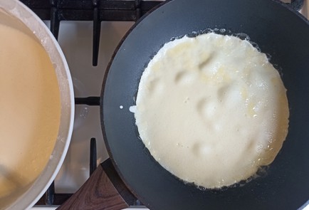 Фото шага рецепта Блины на сыворотке 190934 шаг 10