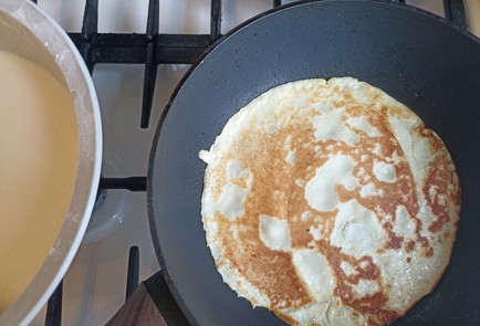 Фото шага рецепта Блины на сыворотке 190934 шаг 12