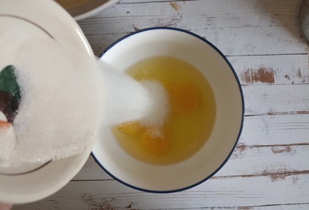 Фото шага рецепта Блины на сыворотке 190934 шаг 2