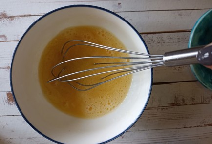 Фото шага рецепта Блины на сыворотке 190934 шаг 3