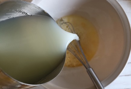 Фото шага рецепта Блины на сыворотке 190934 шаг 4