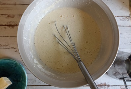 Фото шага рецепта Блины на сыворотке 190934 шаг 7