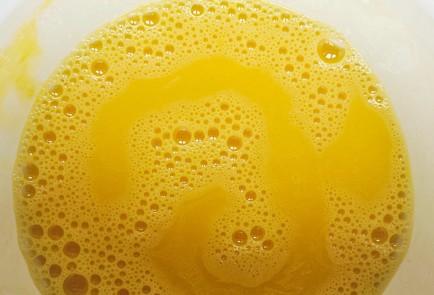 Фото шага рецепта Блины на сыворотке 191297 шаг 1